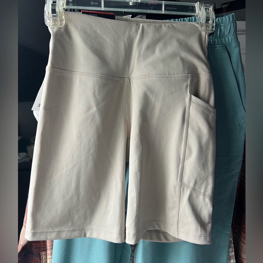 NWT DKNY Cream High-Rise Bike Shorts with Side Pocket